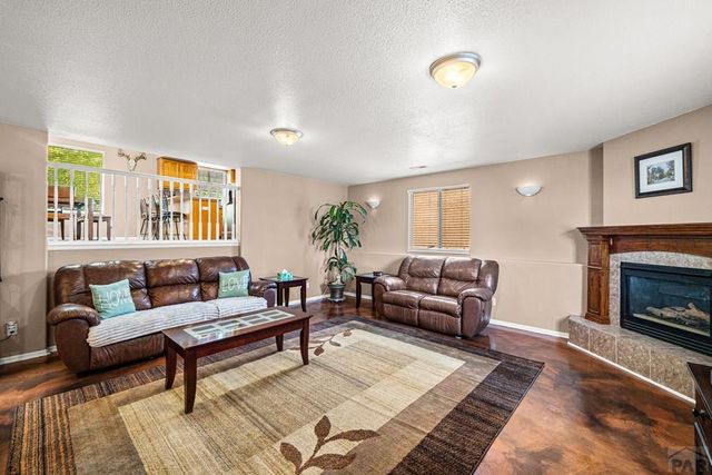 638 S Rogers Dr, Pueblo, CO 81007