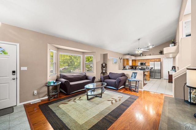638 S Rogers Dr, Pueblo, CO 81007