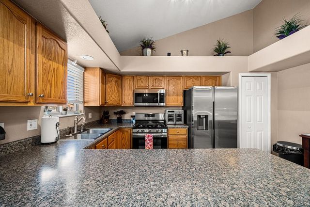 638 S Rogers Dr, Pueblo, CO 81007
