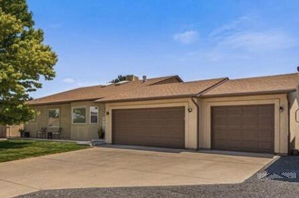 638 S Rogers Dr, Pueblo, CO 81007