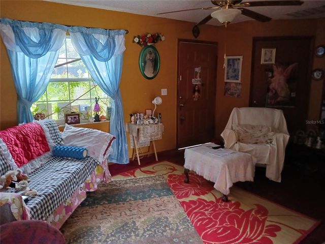 325 ELIZABETH AVENUE, Mascotte, FL 34753