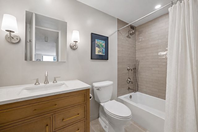 360 E Randolph Street 901, Chicago, IL 60601