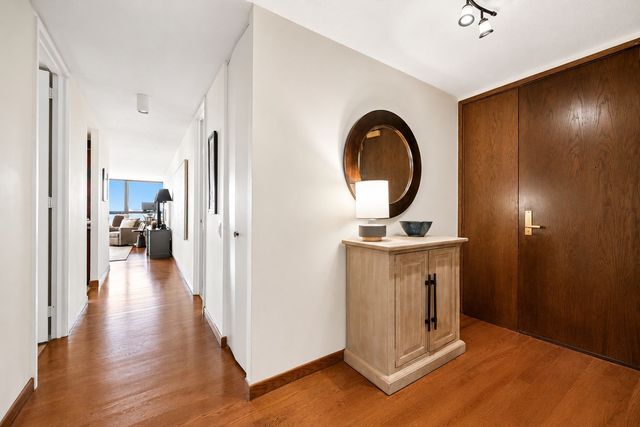 360 E Randolph Street 901, Chicago, IL 60601