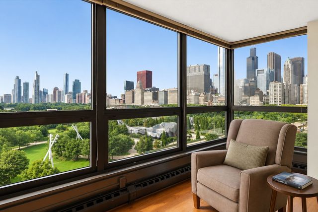 360 E Randolph Street 901, Chicago, IL 60601
