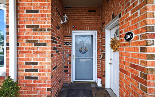 105 Francesca Way 105, Amityville, NY 11701
