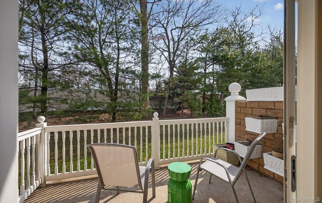 105 Francesca Way 105, Amityville, NY 11701