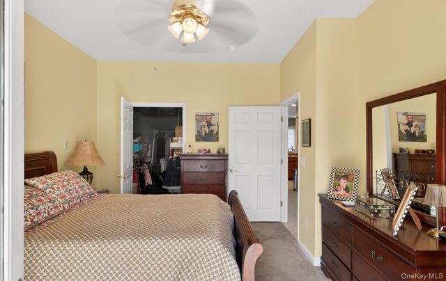 105 Francesca Way 105, Amityville, NY 11701