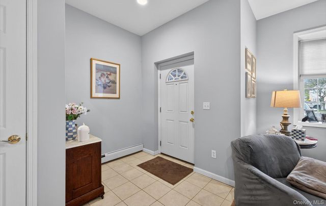 105 Francesca Way 105, Amityville, NY 11701