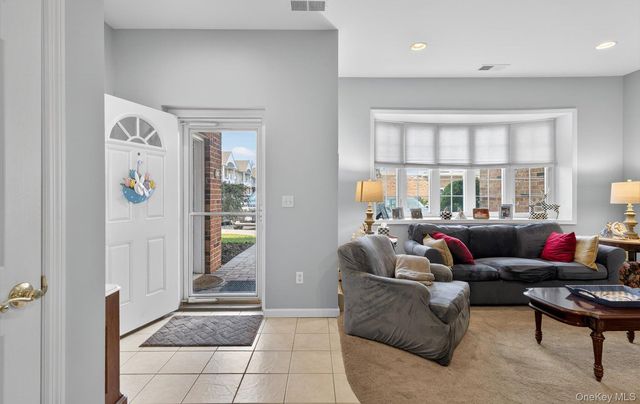 105 Francesca Way 105, Amityville, NY 11701