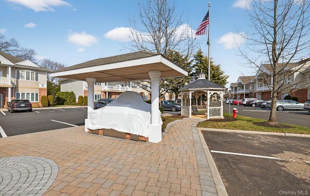 105 Francesca Way 105, Amityville, NY 11701