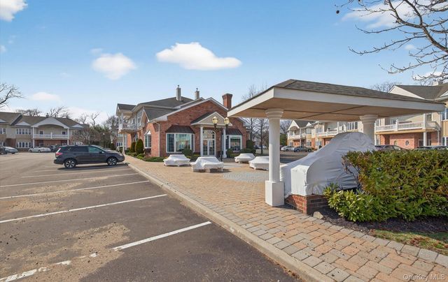 105 Francesca Way 105, Amityville, NY 11701
