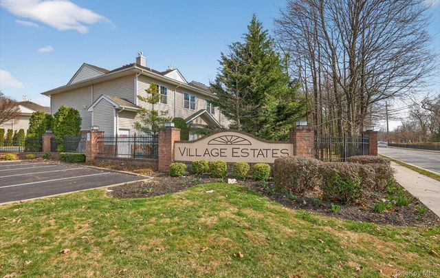 105 Francesca Way 105, Amityville, NY 11701