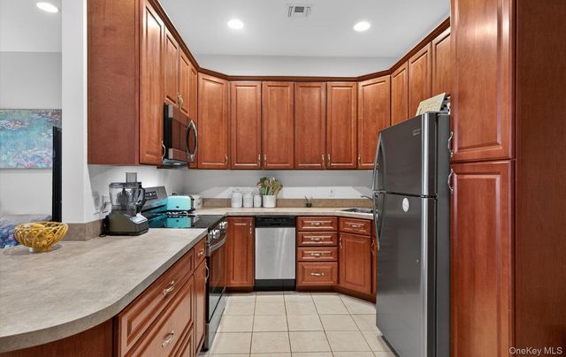 105 Francesca Way 105, Amityville, NY 11701