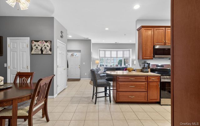 105 Francesca Way 105, Amityville, NY 11701
