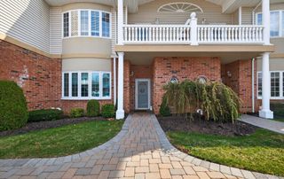 105 Francesca Way 105, Amityville, NY 11701