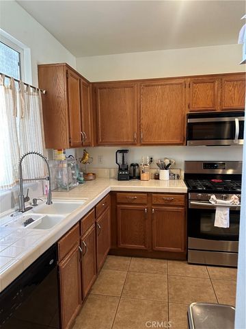 3913 Manquelo Court, Perris, CA 92571