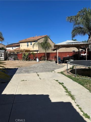 3913 Manquelo Court, Perris, CA 92571