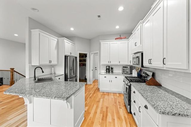 821 Cindy Lane, Raymore, MO 64083