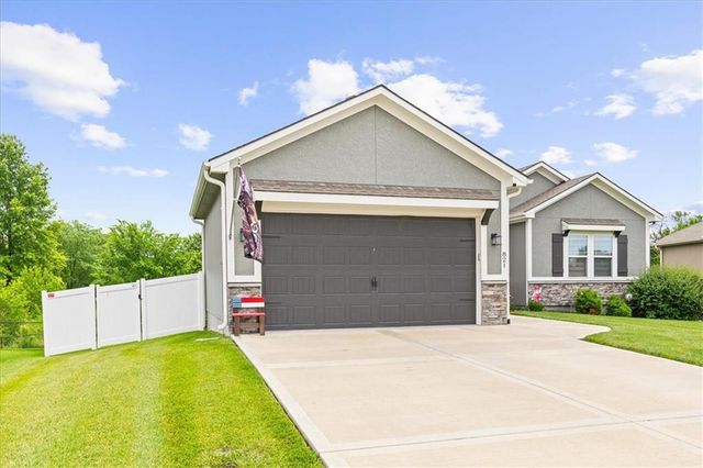 821 Cindy Lane, Raymore, MO 64083