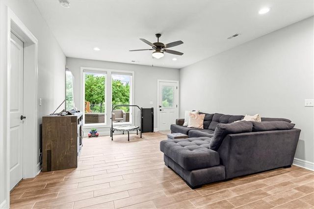 821 Cindy Lane, Raymore, MO 64083