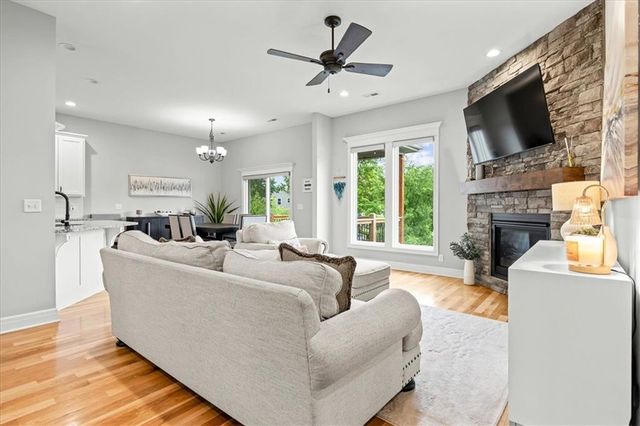 821 Cindy Lane, Raymore, MO 64083