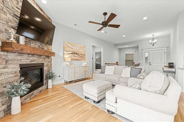 821 Cindy Lane, Raymore, MO 64083