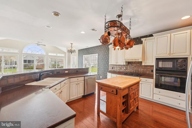 5 NOTTINGHAM LN, Easton, PA 18045