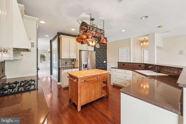 5 NOTTINGHAM LN, Easton, PA 18045