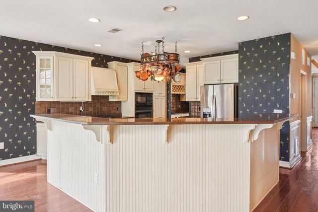 5 NOTTINGHAM LN, Easton, PA 18045