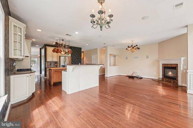 5 NOTTINGHAM LN, Easton, PA 18045