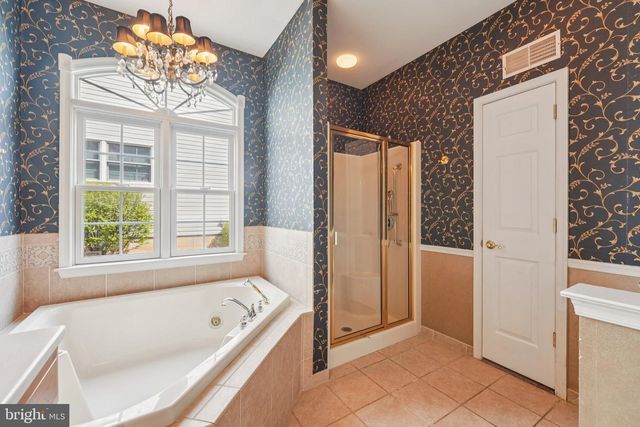 5 NOTTINGHAM LN, Easton, PA 18045