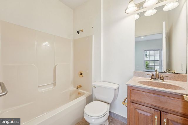 5 NOTTINGHAM LN, Easton, PA 18045
