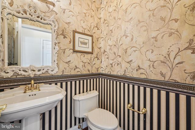 5 NOTTINGHAM LN, Easton, PA 18045