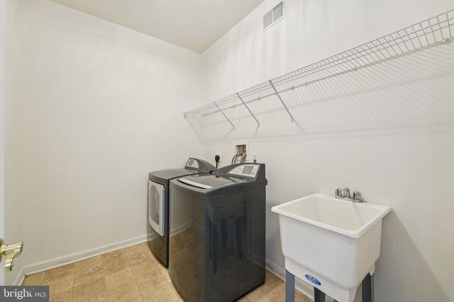 5 NOTTINGHAM LN, Easton, PA 18045