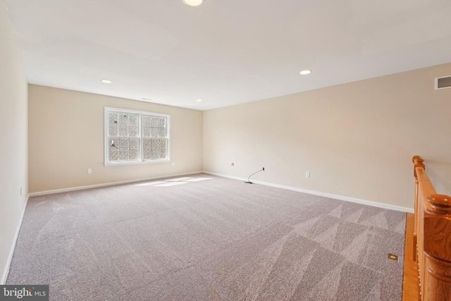 5 NOTTINGHAM LN, Easton, PA 18045