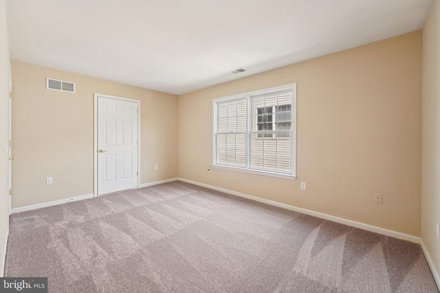 5 NOTTINGHAM LN, Easton, PA 18045