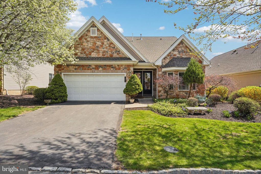 5 NOTTINGHAM LN, Easton, PA 18045