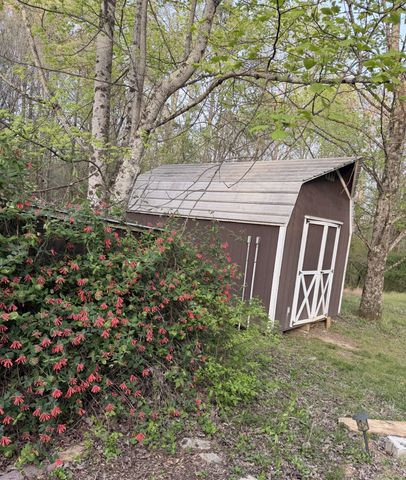 767 Sherwood Rd, Sewanee, TN 37375