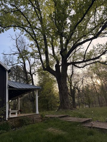 767 Sherwood Rd, Sewanee, TN 37375