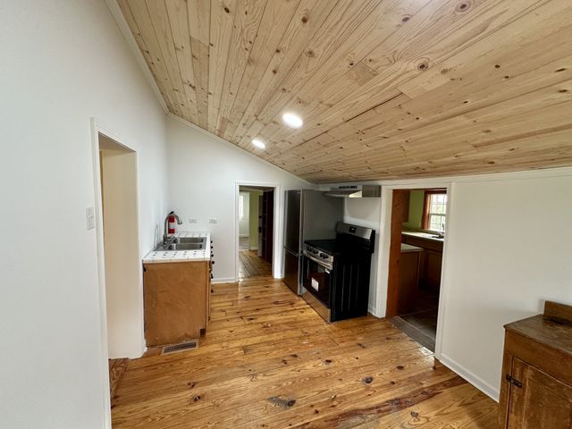 767 Sherwood Rd, Sewanee, TN 37375