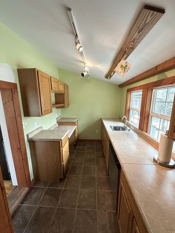 767 Sherwood Rd, Sewanee, TN 37375