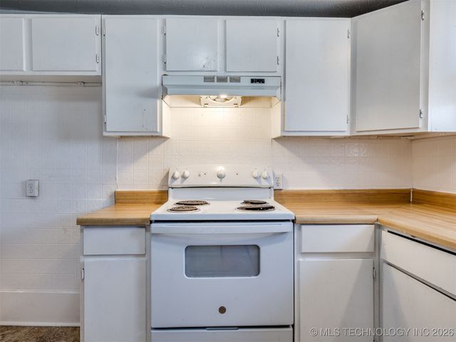 4138 W 8th Street, Tulsa, OK 74127