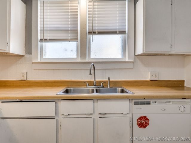 4138 W 8th Street, Tulsa, OK 74127