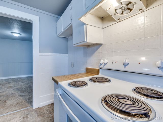 4138 W 8th Street, Tulsa, OK 74127