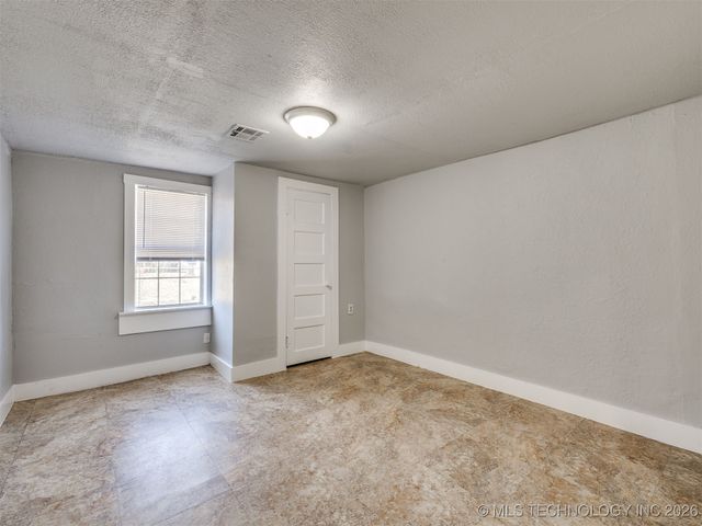 4138 W 8th Street, Tulsa, OK 74127