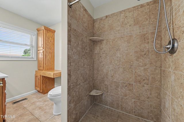 1695 Jim Fox Road, Greeneville, TN 37743