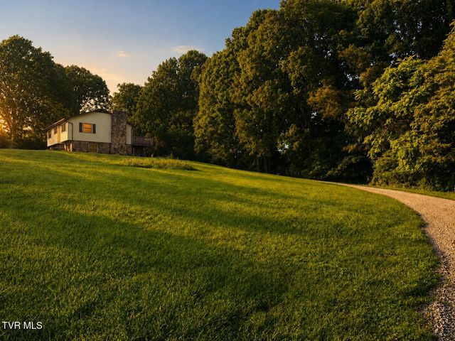 1695 Jim Fox Road, Greeneville, TN 37743