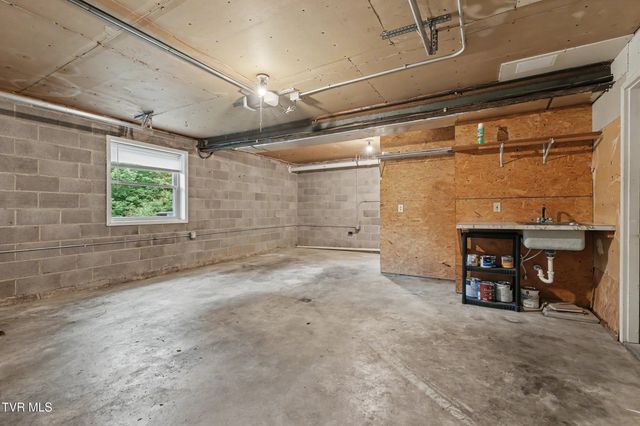 1695 Jim Fox Road, Greeneville, TN 37743