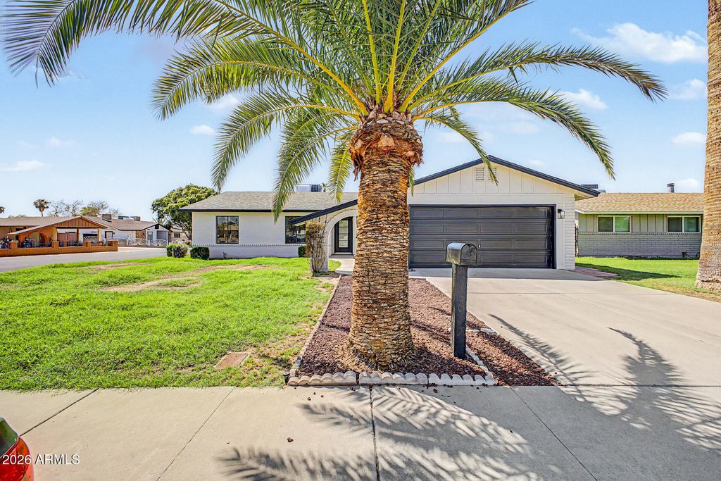 5617 W COCHISE Drive, Glendale, AZ 85302 — photo 2