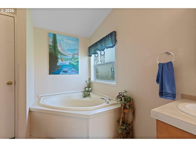 23355 Ne MOUNTAIN TOP Rd, Newberg, OR 97132